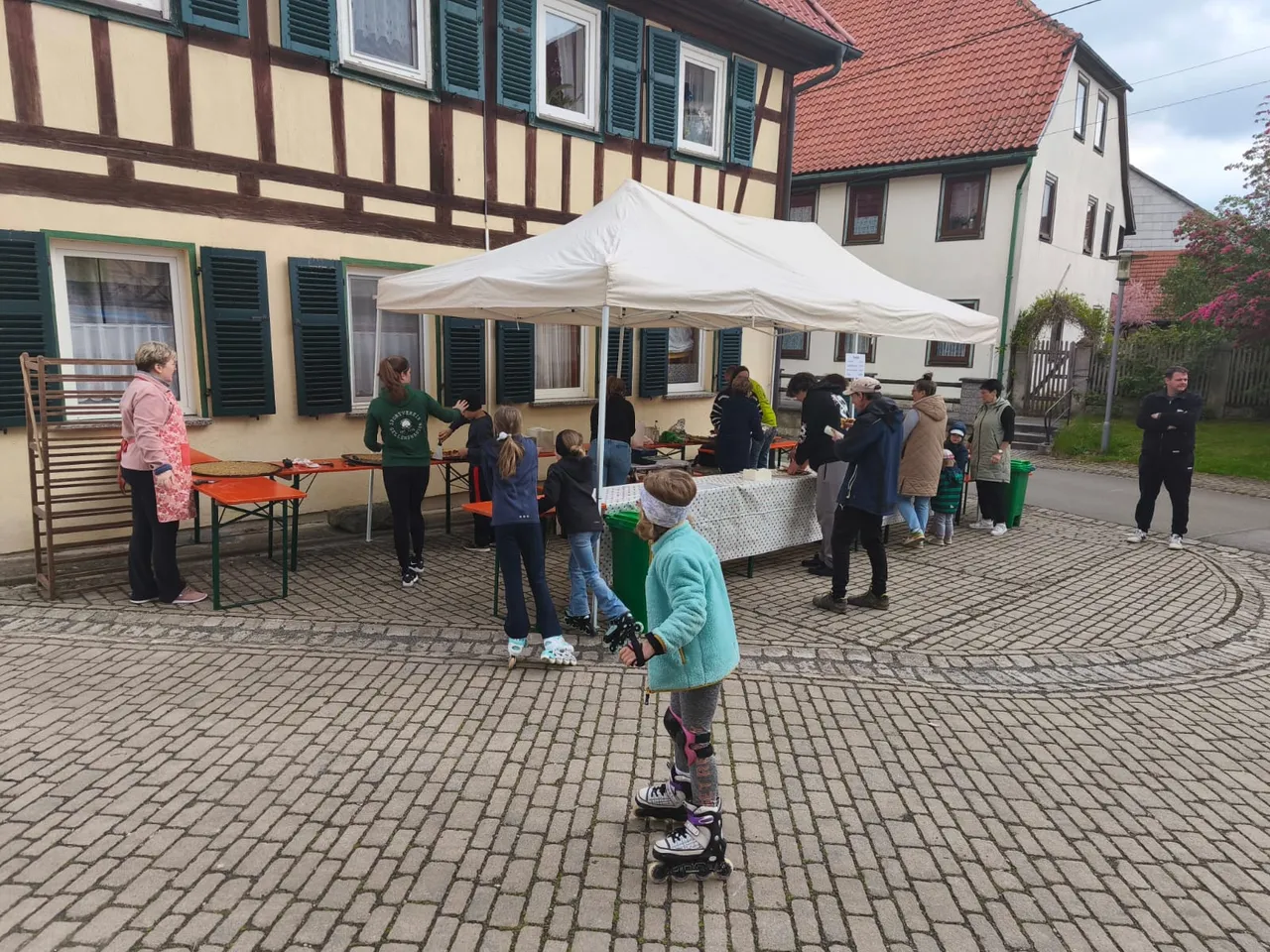 Die Helferinnen und Helfer der Backstube als Gruppenbild